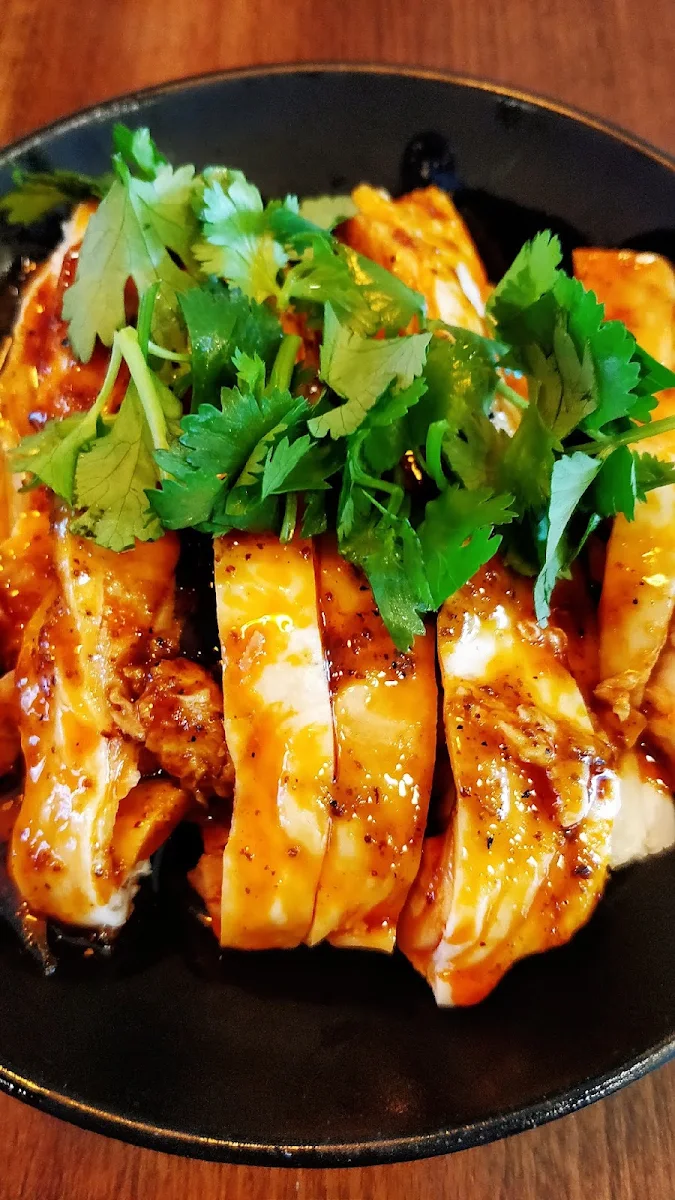steamed chicken with chili sauce 飘香口水鸡